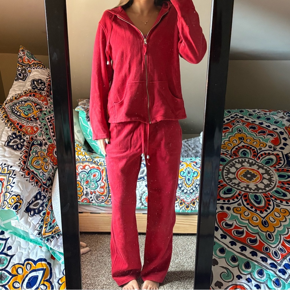 Basic Editions Red Set